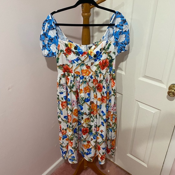 SHEIN Dresses & Skirts - ⭐️HP⭐️BRAND NEW Floral Multi Colored Dress